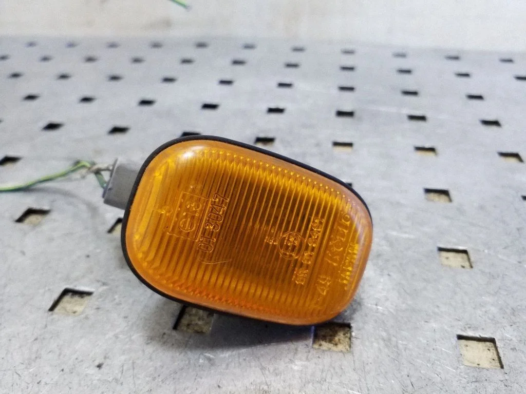 Poritiiva suunatuli – Toyota RAV 4 (XA20) (2000-2005)
