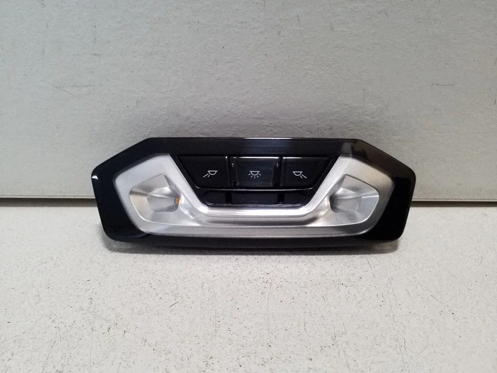 Rear seat light 7910813