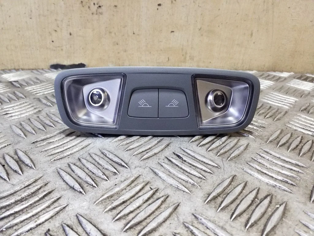 Rear seat light 8V0947111B