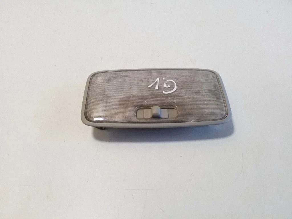 Rear seat light – centre