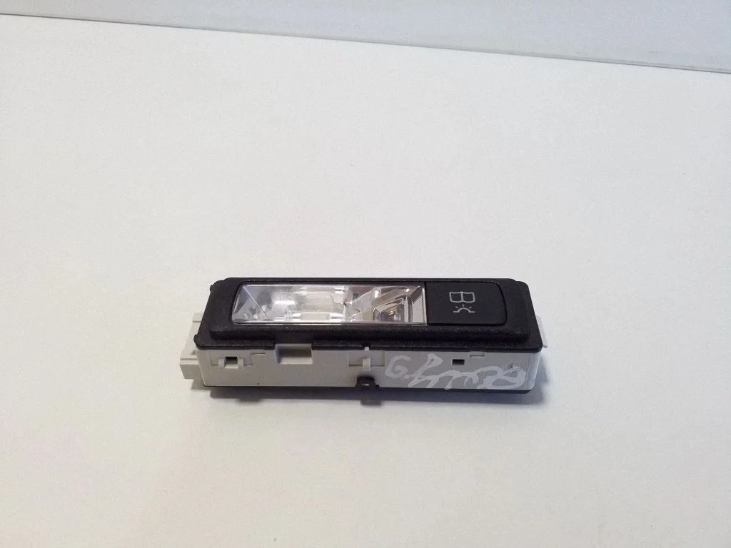 Lampka tylnych siedzeń A0009068905
