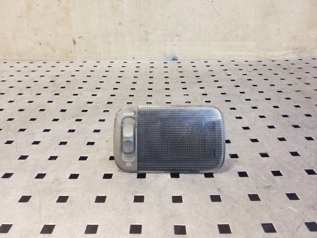 Tagaistmete valgustustuli – Subaru Outback (2004-2006)
