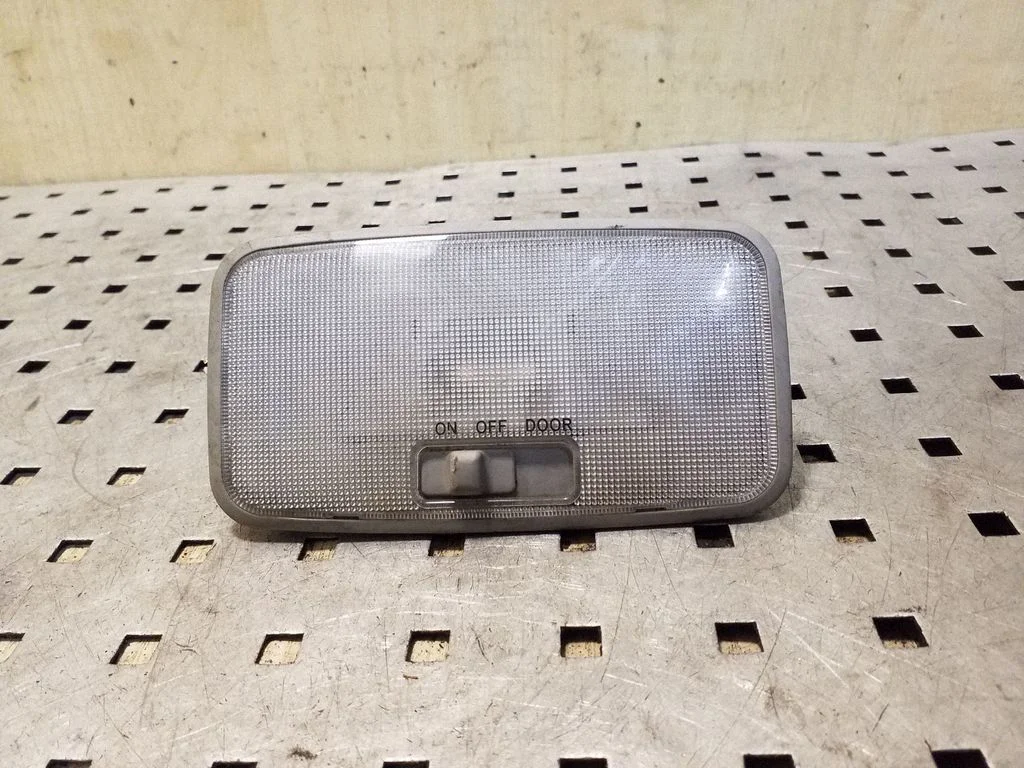 Rear seat light – Toyota RAV 4 (XA30) (2006-2016)