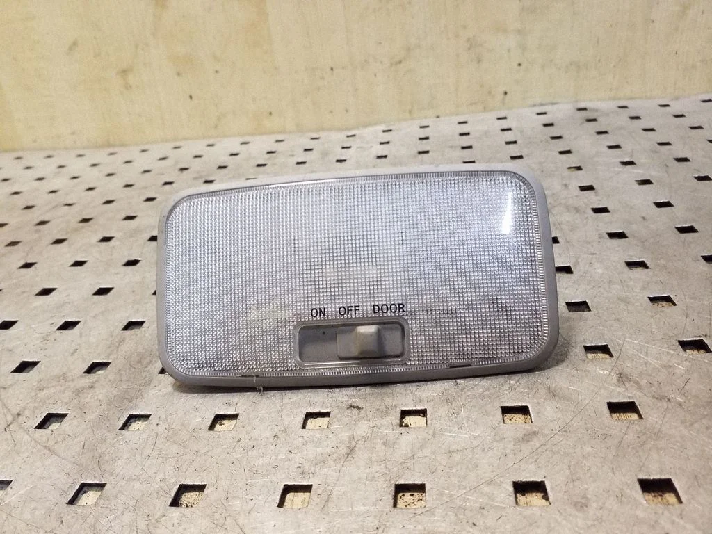Rear seat light – Toyota RAV 4 (XA30) (2006-2016)