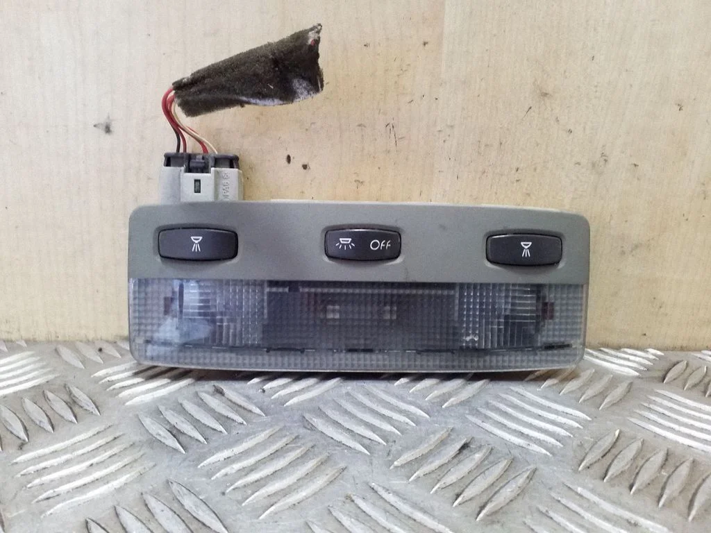 Rear seat light 8200113025 – Renault Scenic I (1996-2003)