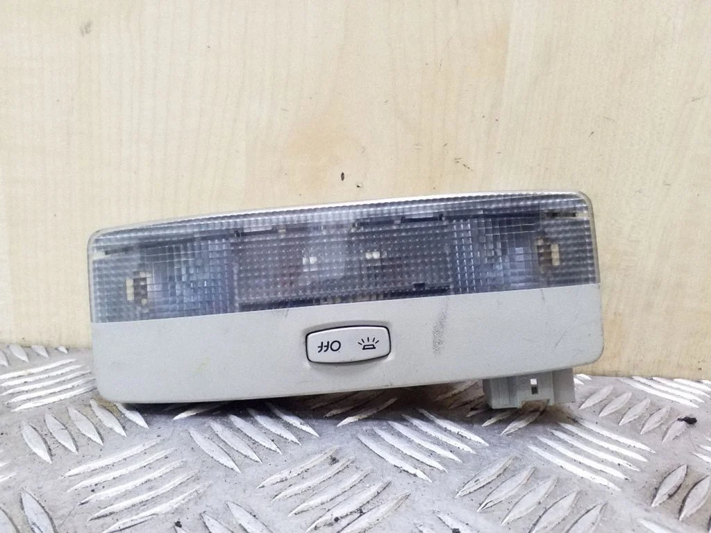 Rear seat light 8200003038 – Renault Laguna II (2001-2007)