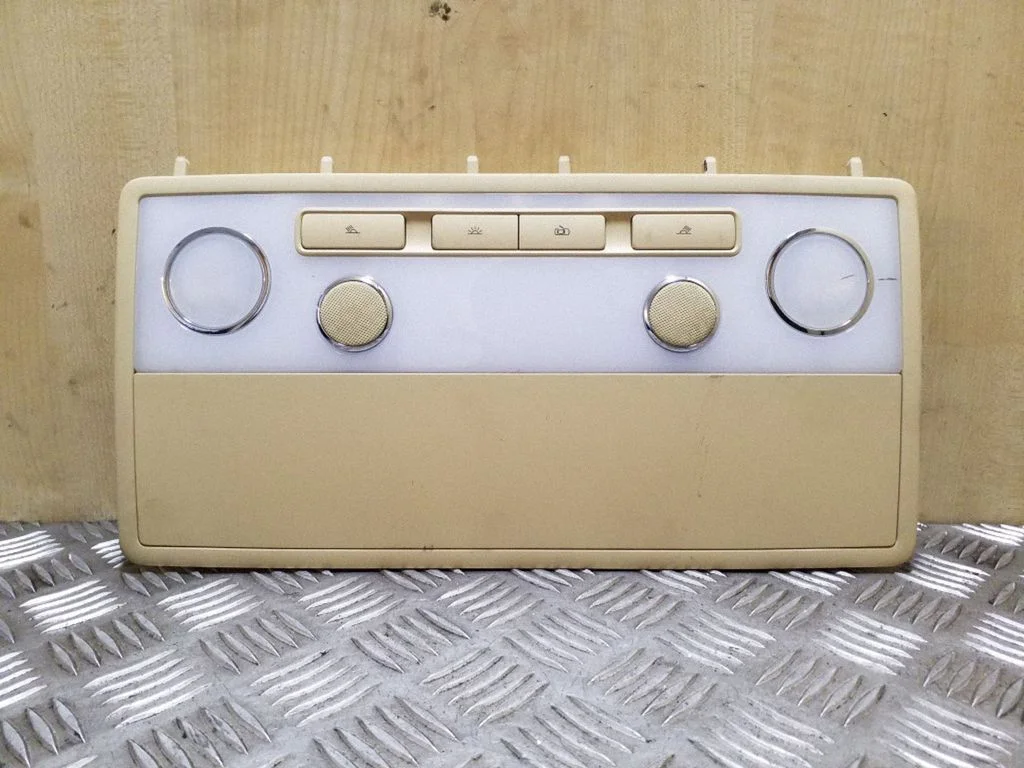 Rear seat light – Volkswagen Phaeton (2002-2016)
