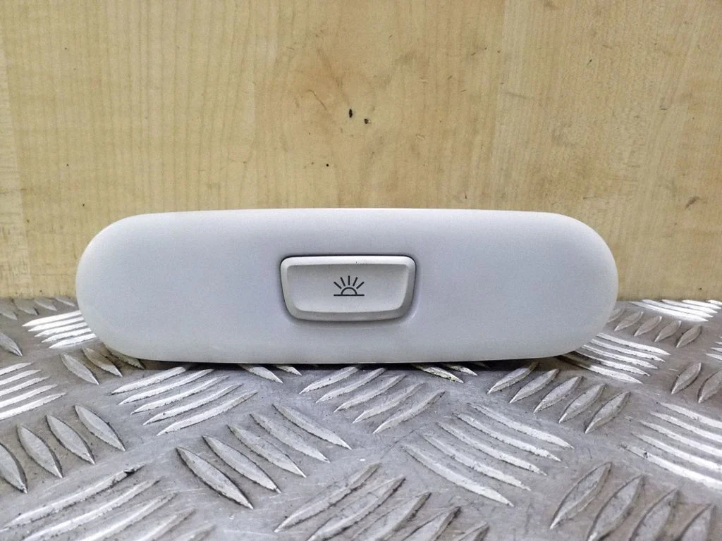 Rear seat light 8T0947111