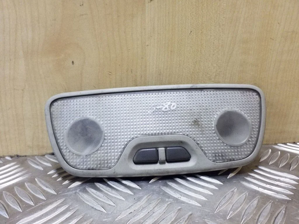 Aizmugurējo sēdvietu apgaismojuma lukturis 9178936