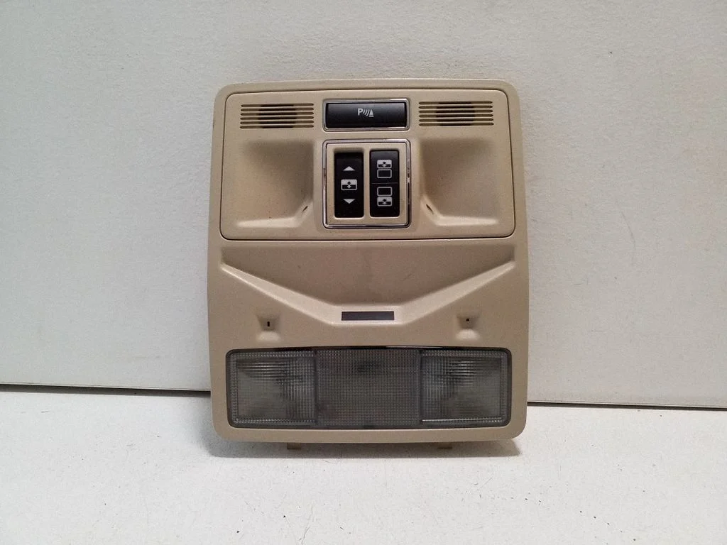 Lampka przednich siedzeń 8X23MBBV