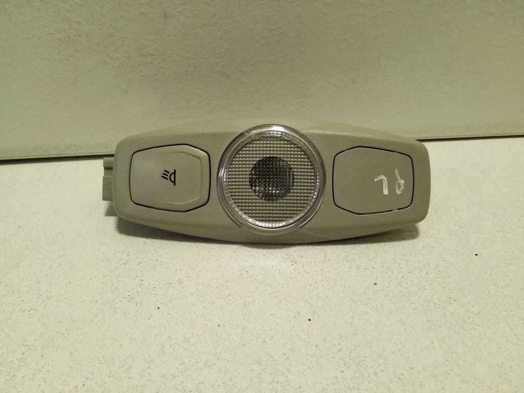 Esiistmete valgustustuli – Ford S-MAX (2006-2015)