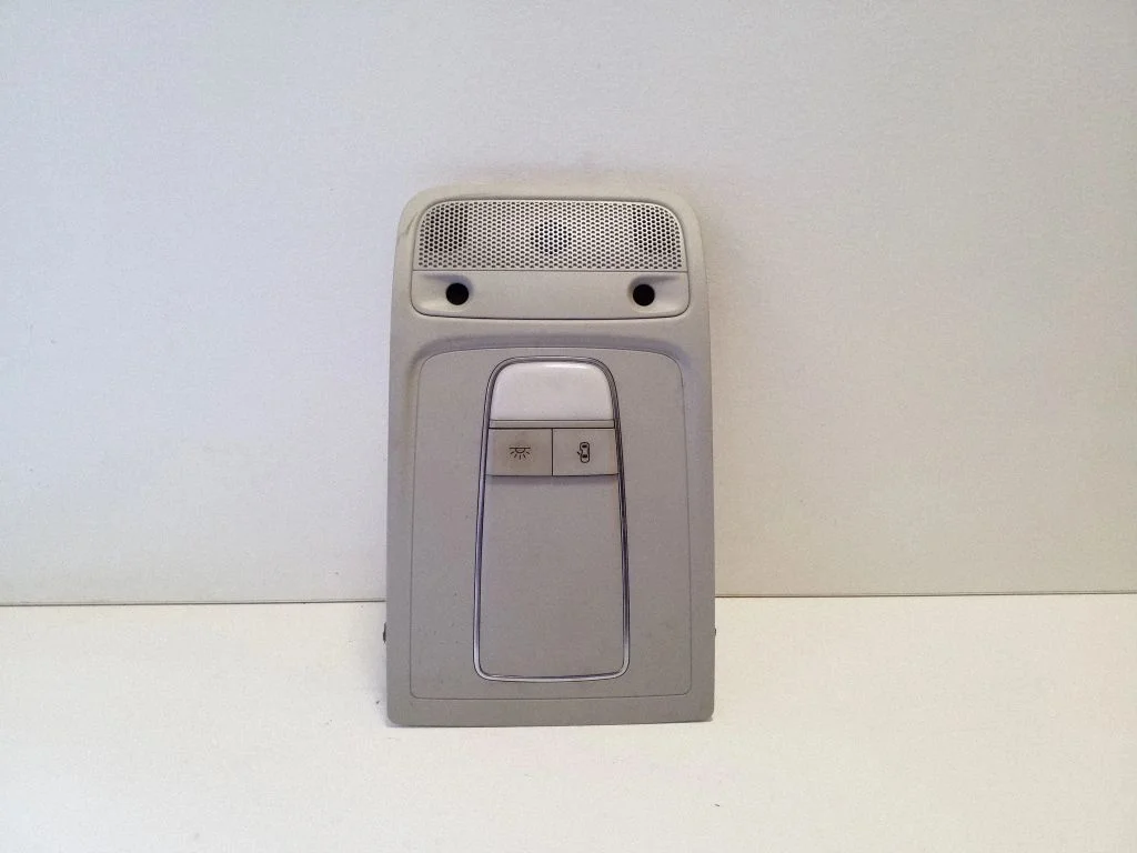 Esiistmete valgustustuli – Audi Q3 8U (2011-2016)