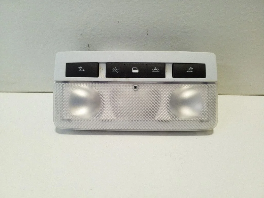 Front seat light YQ00014277