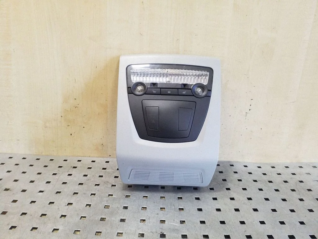 Front seat light 9240388