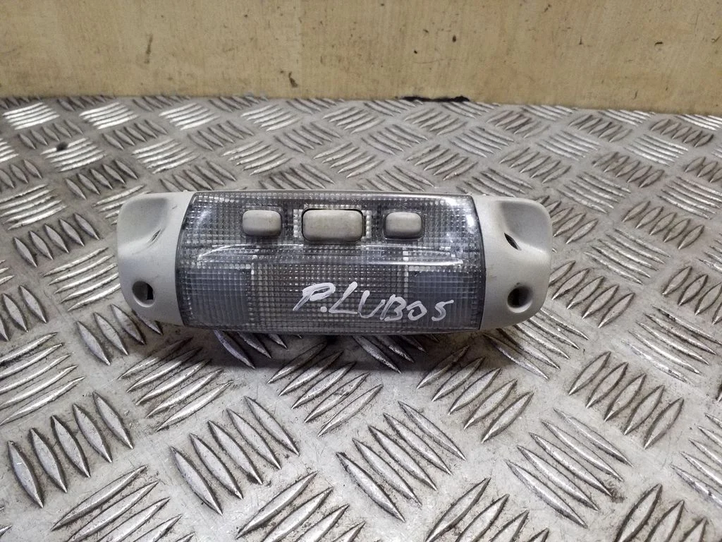 Esiistmete valgustustuli 8M5A15K609CB