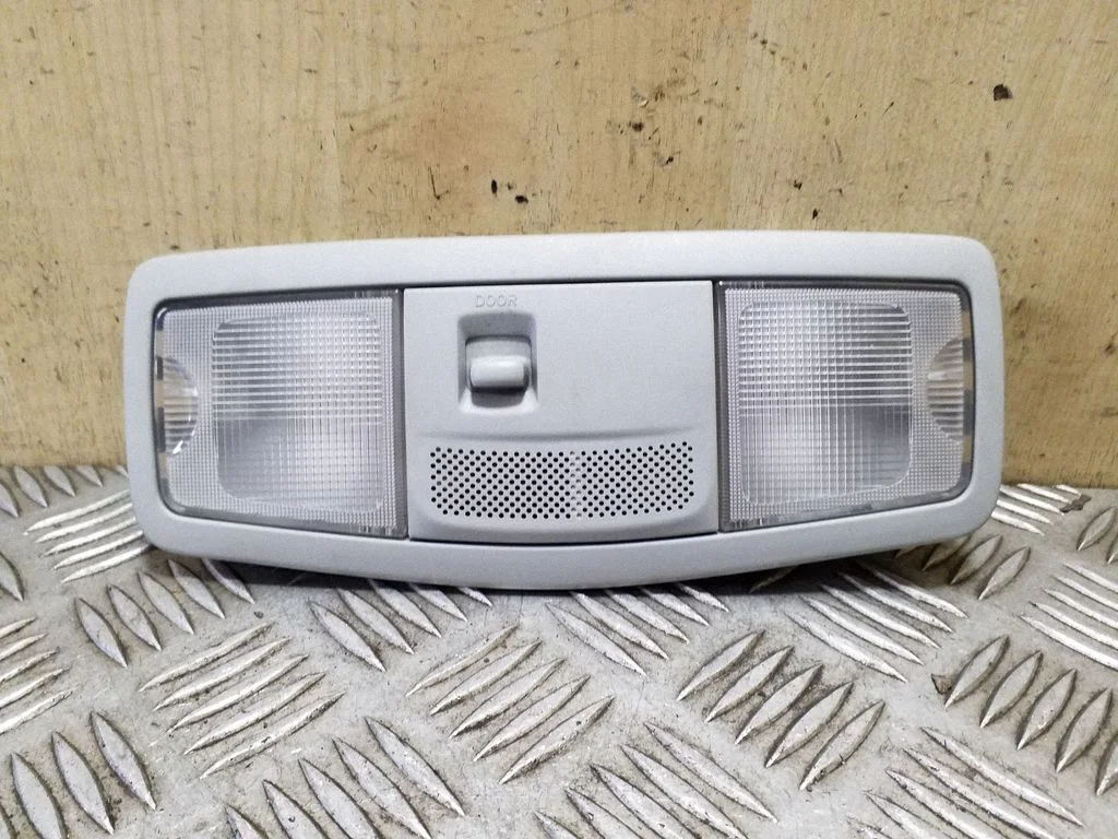Lampka przednich siedzeń 8401A009ZZ