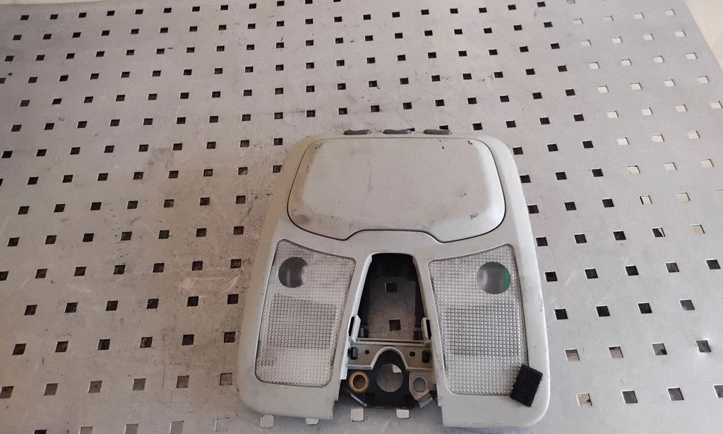 Front seat light 8685434