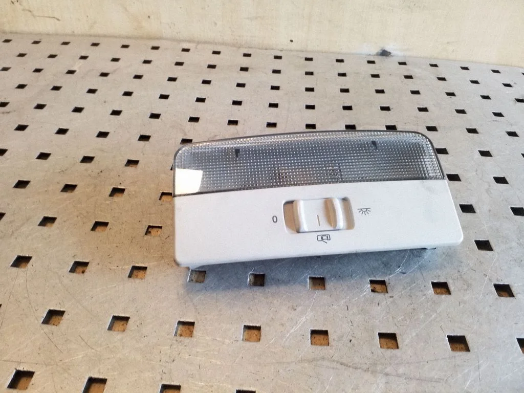 Front seat light 6L0947105A