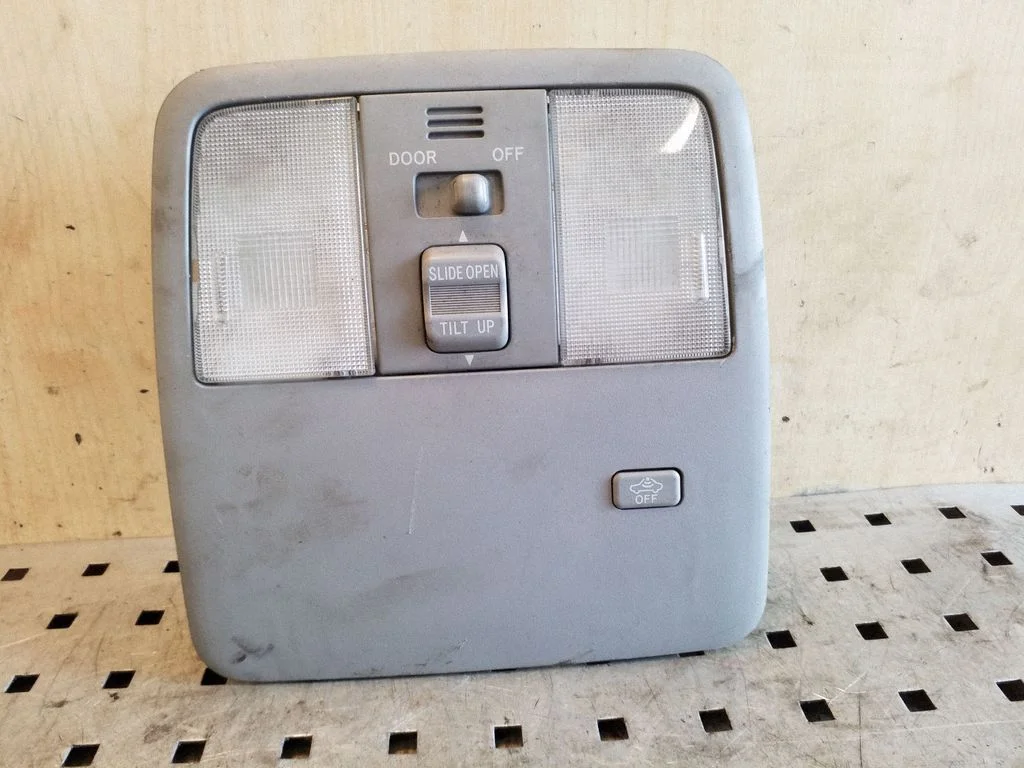 Front seat light – Toyota RAV 4 (XA30) (2006-2016)
