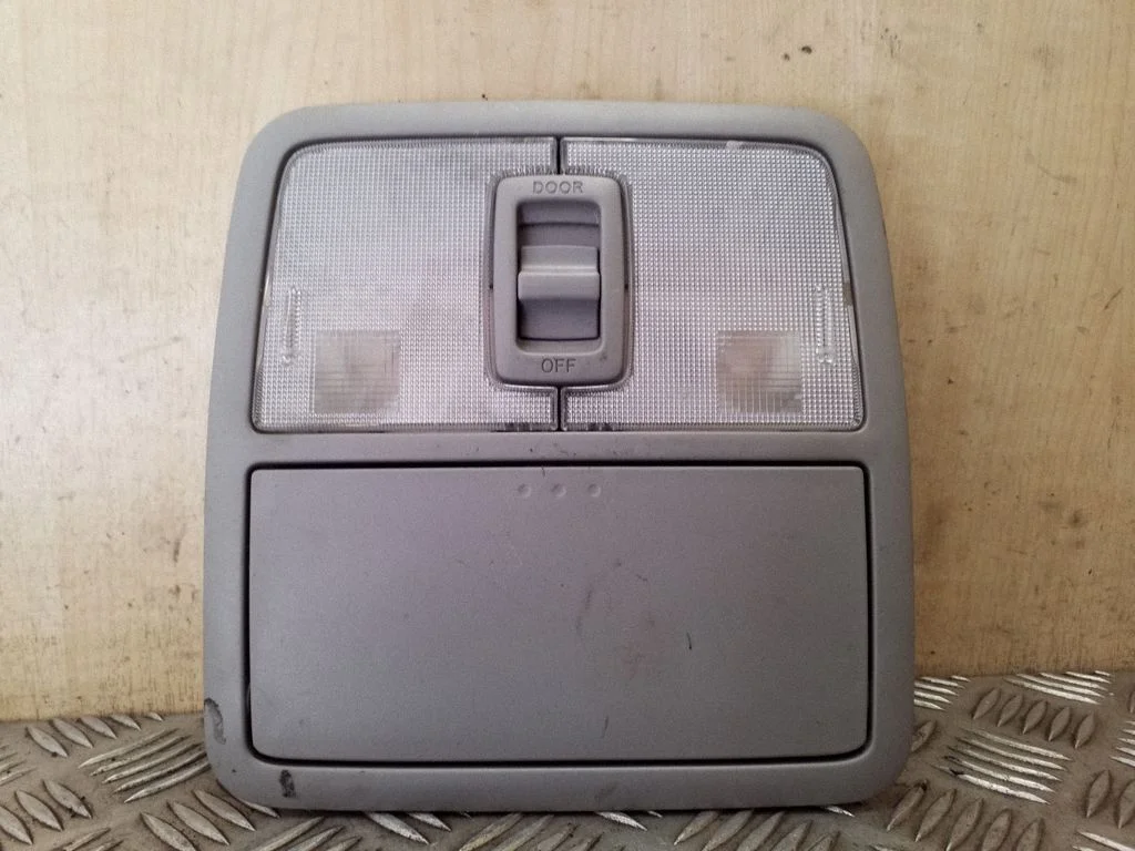Front seat light – Toyota RAV 4 (XA30) (2006-2016)