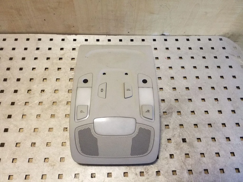 Lampka przednich siedzeń 4G0951177 – Audi A6 S6 C7 4G (2011-2018)