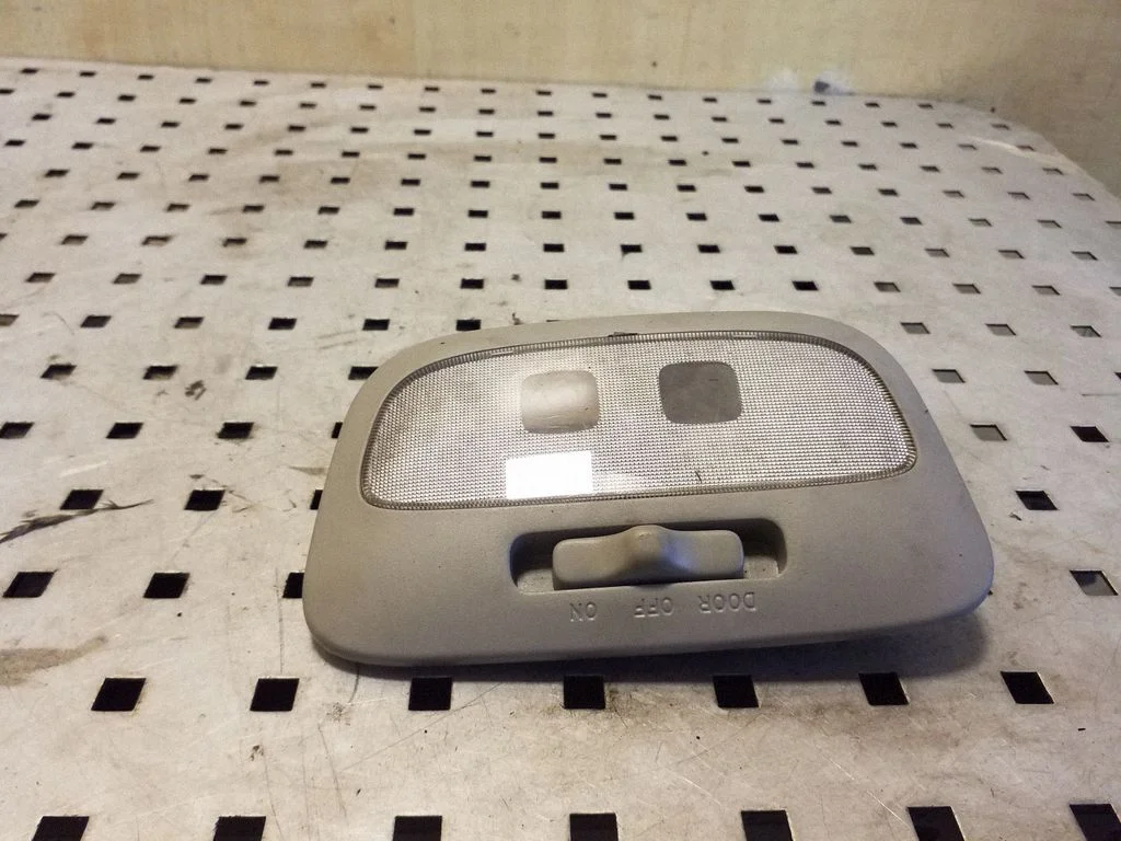 Front seat light – Toyota Yaris Verso (1999-2005)