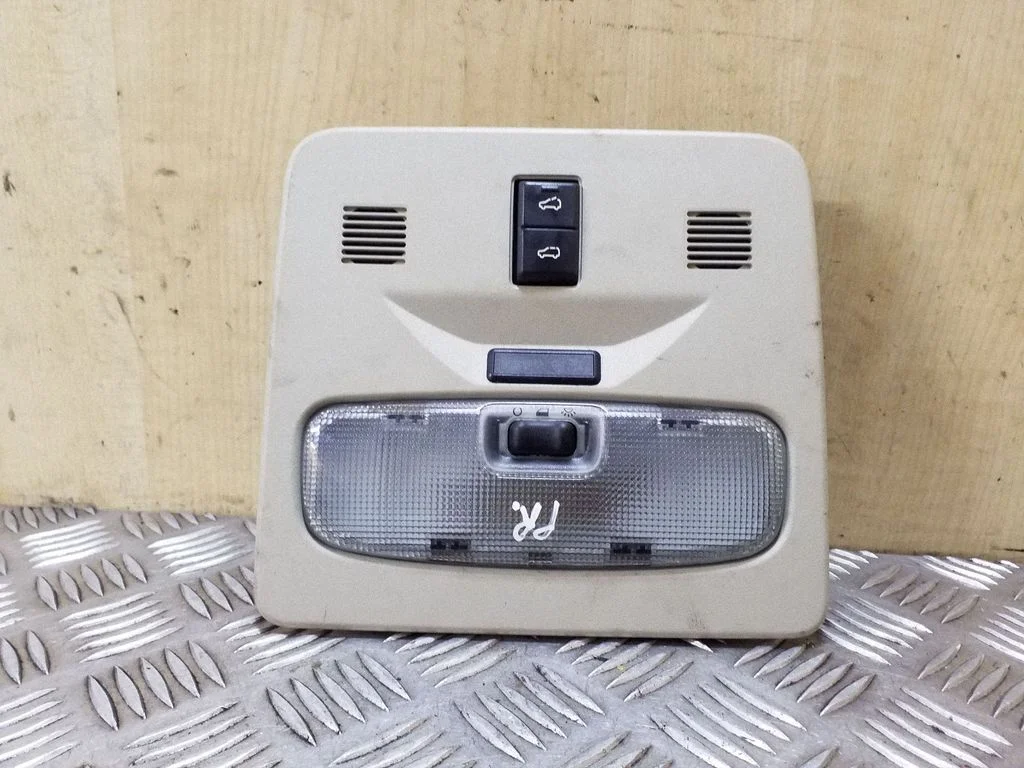 Esiistmete valgustustuli 3S7A13776AB