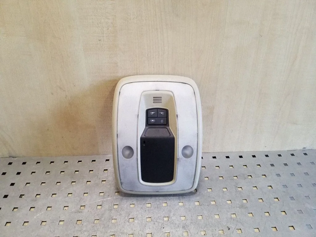 Esiistmete valgustustuli 39861051 – Volvo S80 (2007-2013)