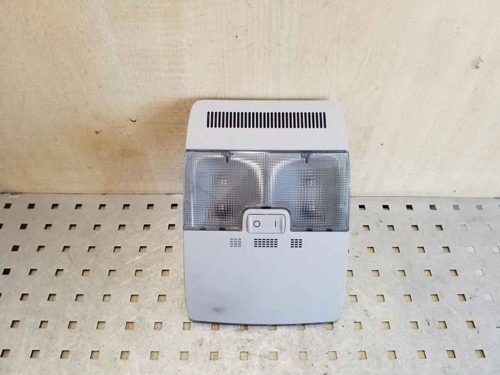 Front seat light 8E0947565