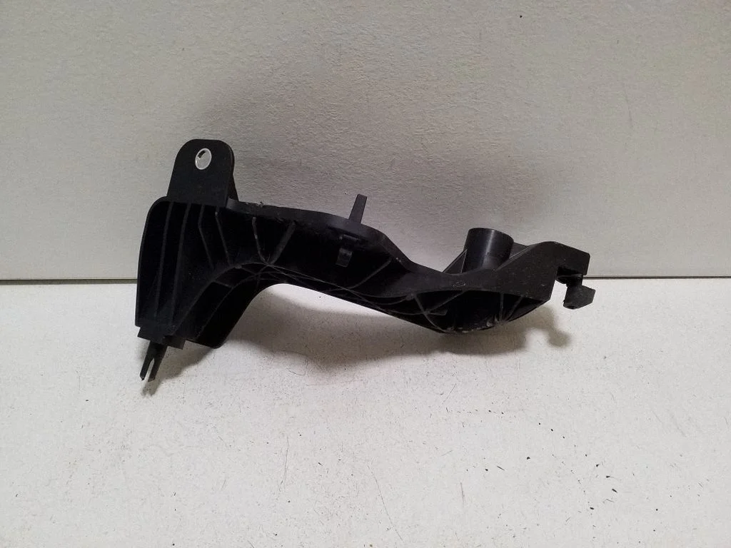 A/C compressor mount bracket 9461542