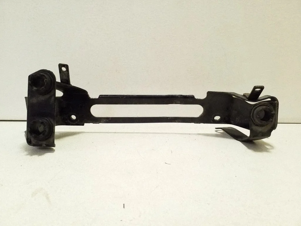 A/C compressor mount bracket 4KE820195AC