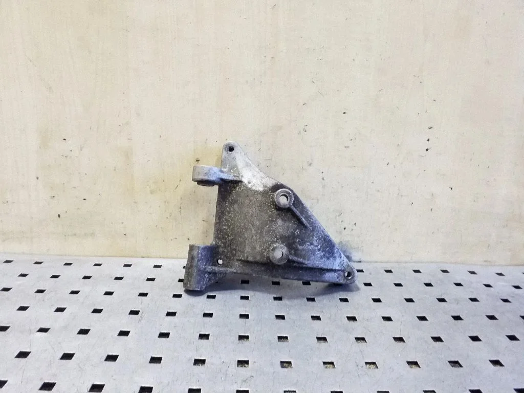 Kliimakompressori kinnitusklamber 059260885F