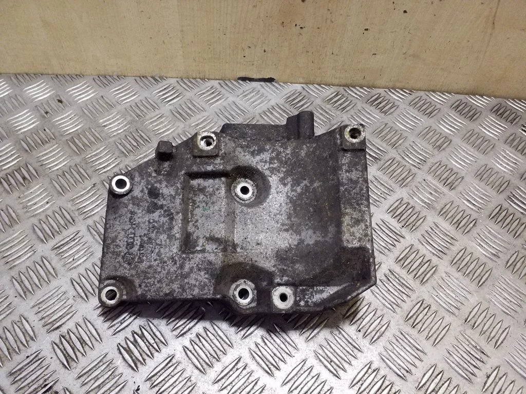Wspornik sprężarki klimatyzacji 038260885C – Audi A6 Allroad C5 (1999-2005)