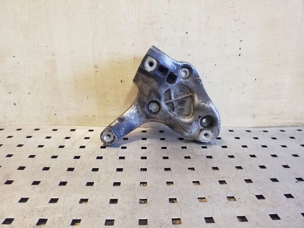 Kliimakompressori kinnitusklamber 1K0260885B