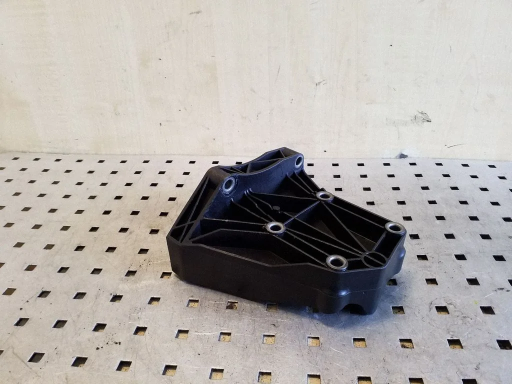 Kliimakompressori kinnitusklamber – BMW X3 E83 (2003-2010)