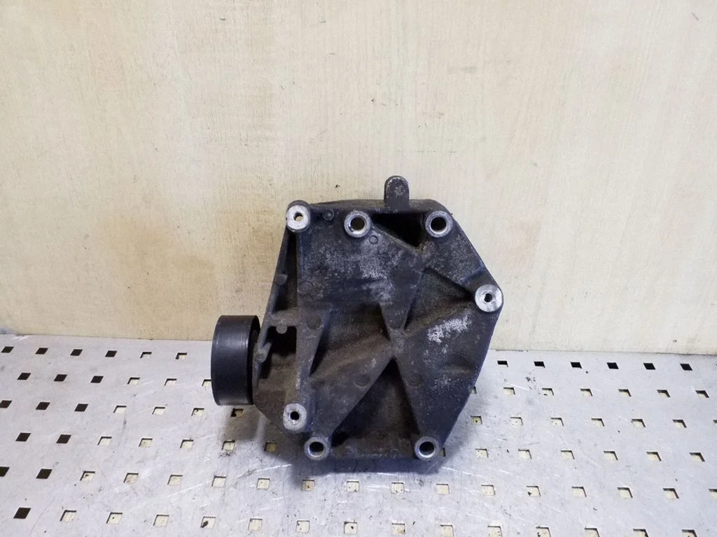 A/C compressor mount bracket 55191339