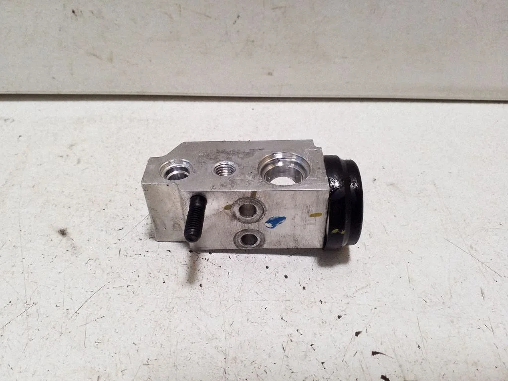 Air conditioning (A/C) expansion valve T416231100