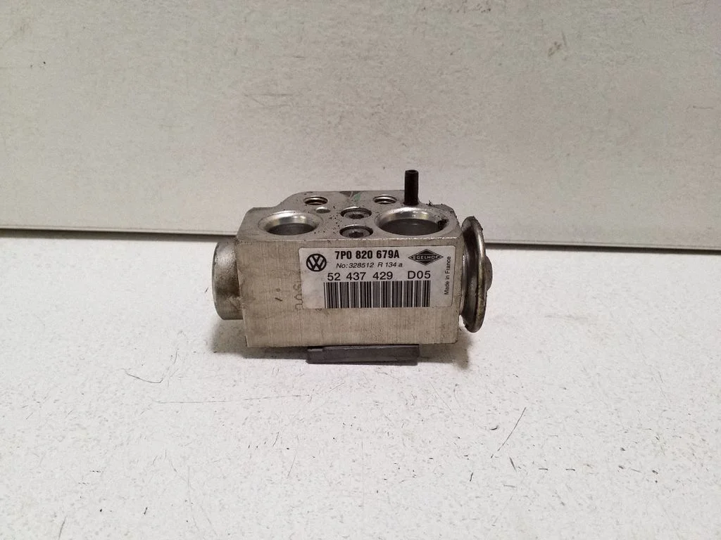 Air conditioning (A/C) expansion valve 8P0820679A
