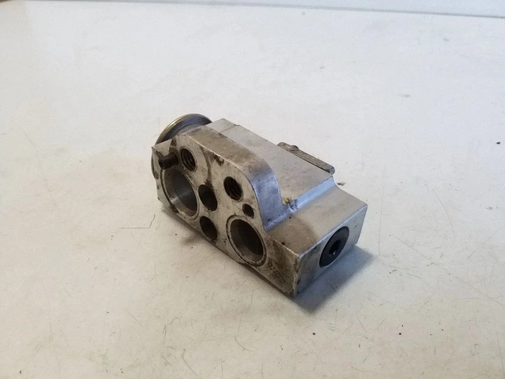 Air conditioning (A/C) expansion valve