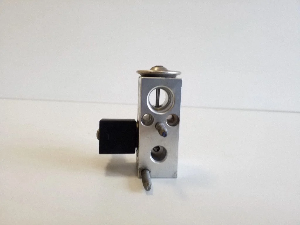 Air conditioning (A/C) expansion valve EV29035425