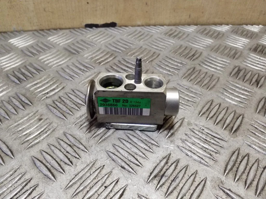 Air conditioning (A/C) expansion valve 7036866