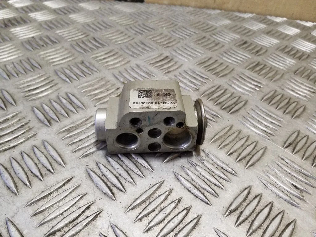 Air conditioning (A/C) expansion valve 7P0820679A
