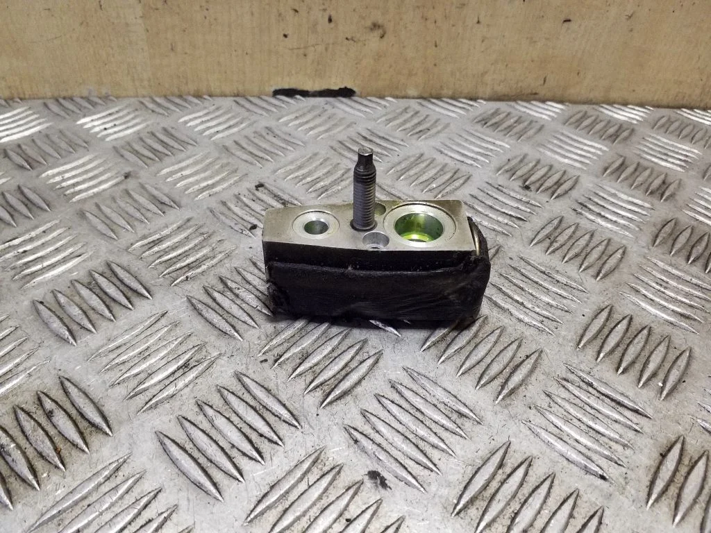 Air conditioning (A/C) expansion valve