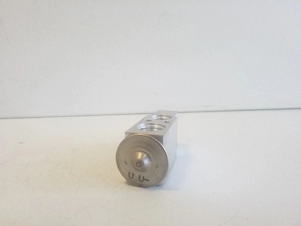 Air conditioning (A/C) expansion valve CSA387B006A