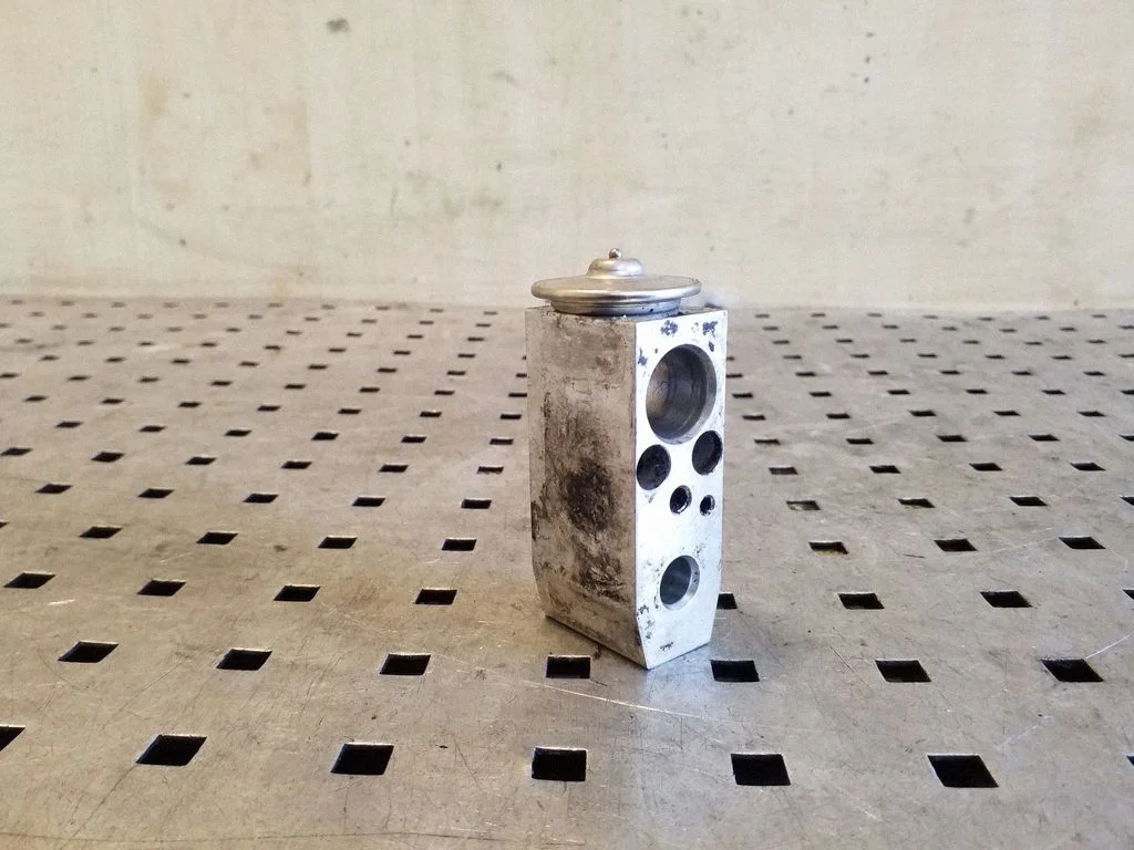 Air conditioning (A/C) expansion valve