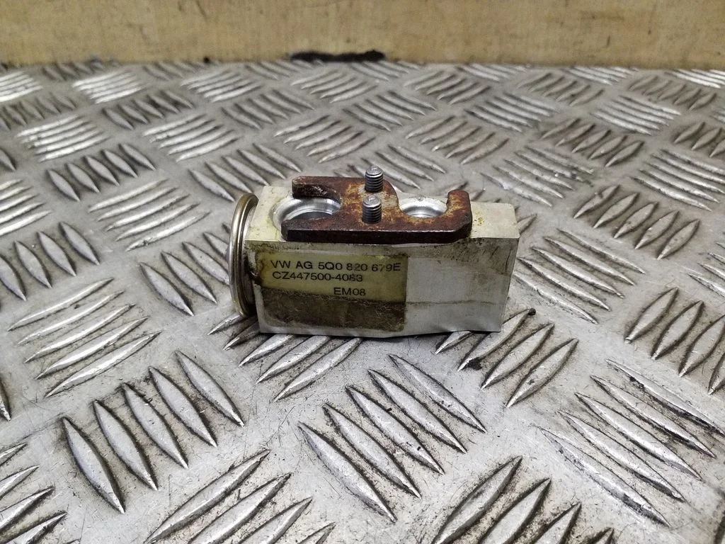 Air conditioning (A/C) expansion valve 5Q0820679E