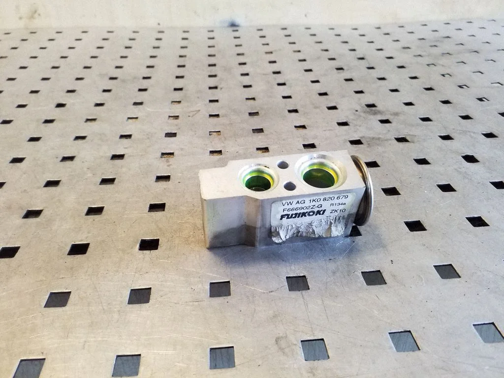 Air conditioning (A/C) expansion valve 1K0820679