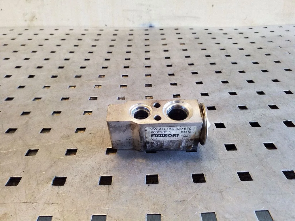 Air conditioning (A/C) expansion valve 1K0820679