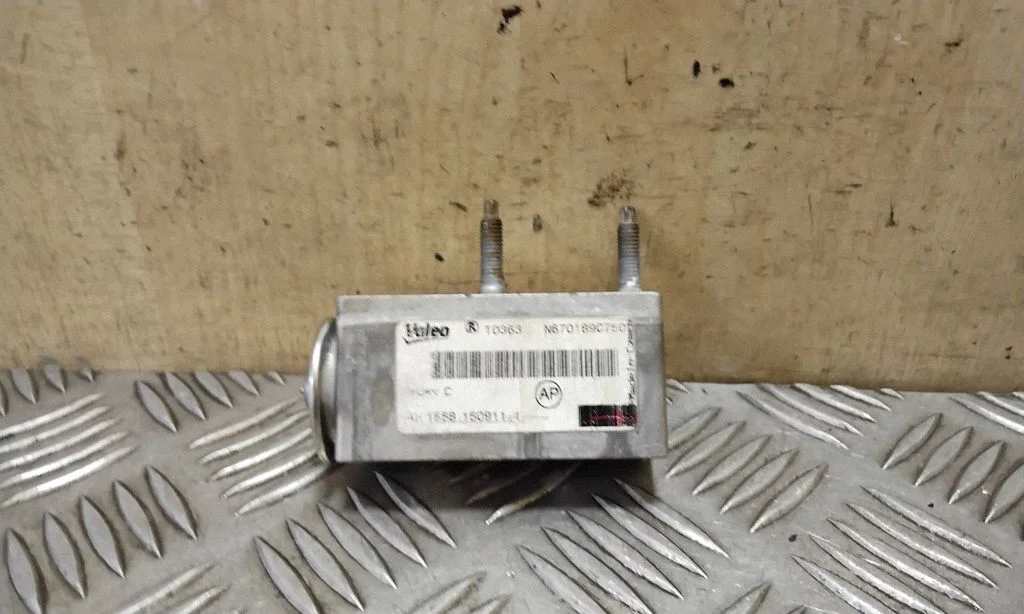 Air conditioning (A/C) expansion valve 670187T