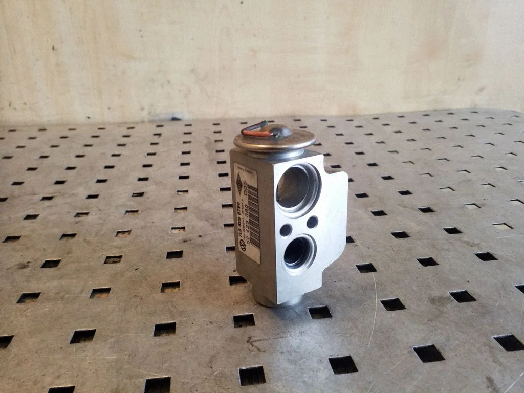 Air conditioning (A/C) expansion valve – Volkswagen Touareg I (2002-2010)